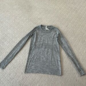 Lululemon women's grey long sleeve Swiftly - Size 8